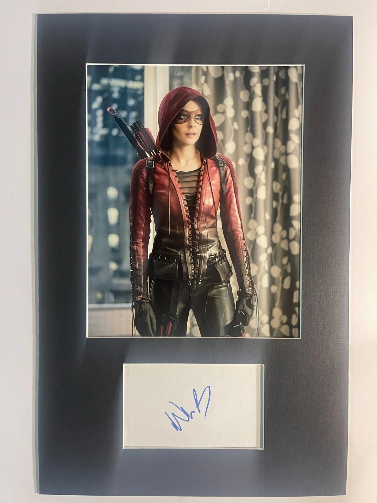 WILLA HOLLAND — Willa Holland Arrow W/COA matted signed index card with photo 11x17 #1 Thea