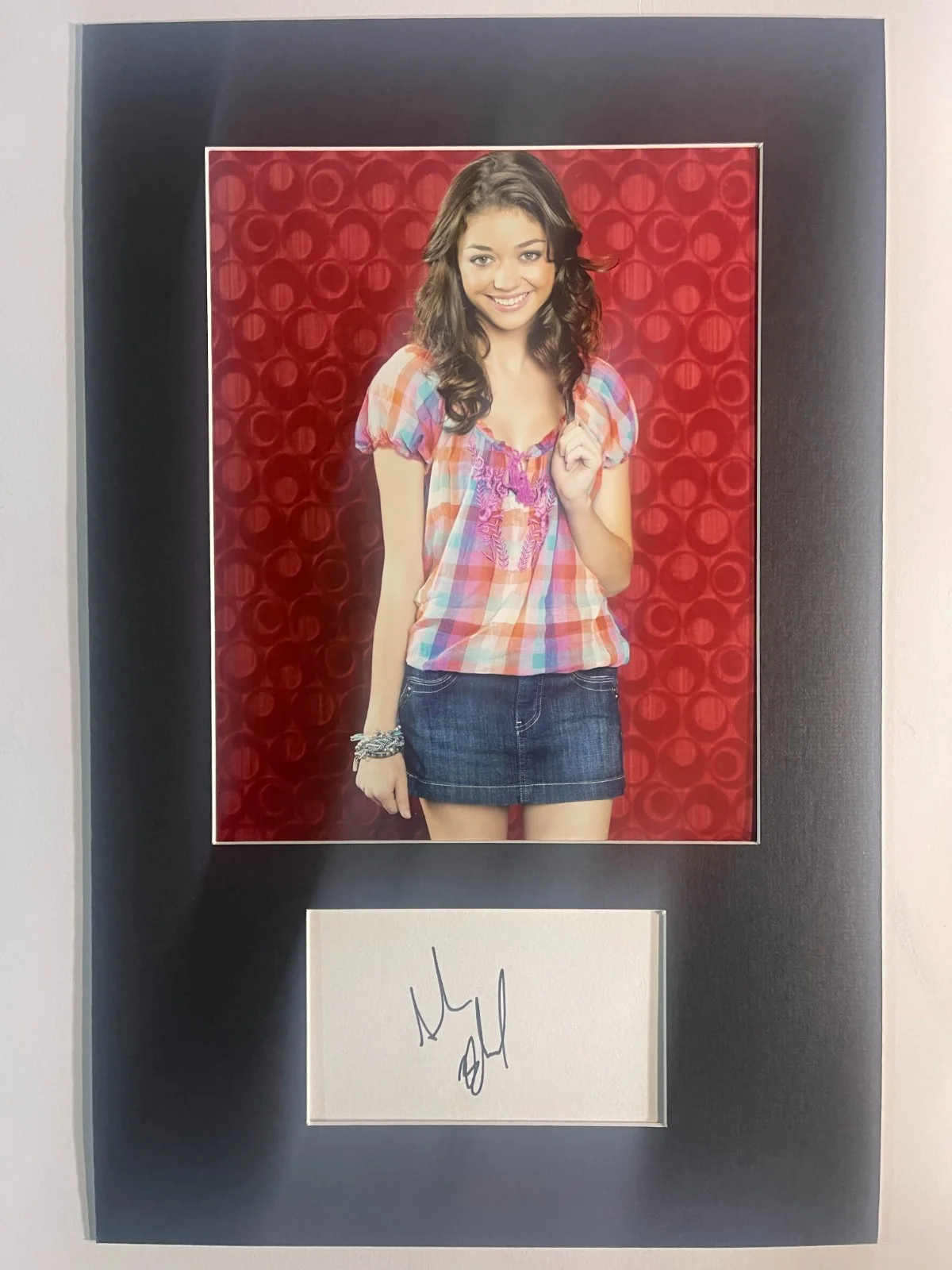 SARAH HYLAND — Sarah Hyland Modern Family matted signed index card with photo 11x17 #1 Haley