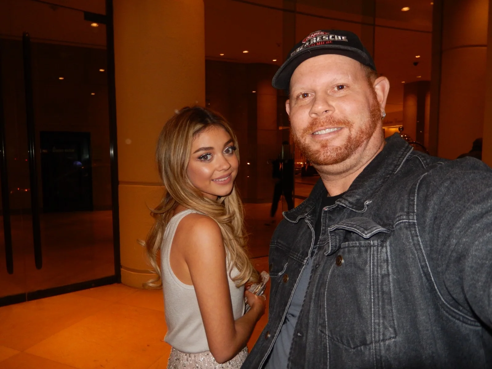 SARAH HYLAND — Sarah Hyland Modern Family matted signed index card with photo 11x17 #1 Haley, изображение 4