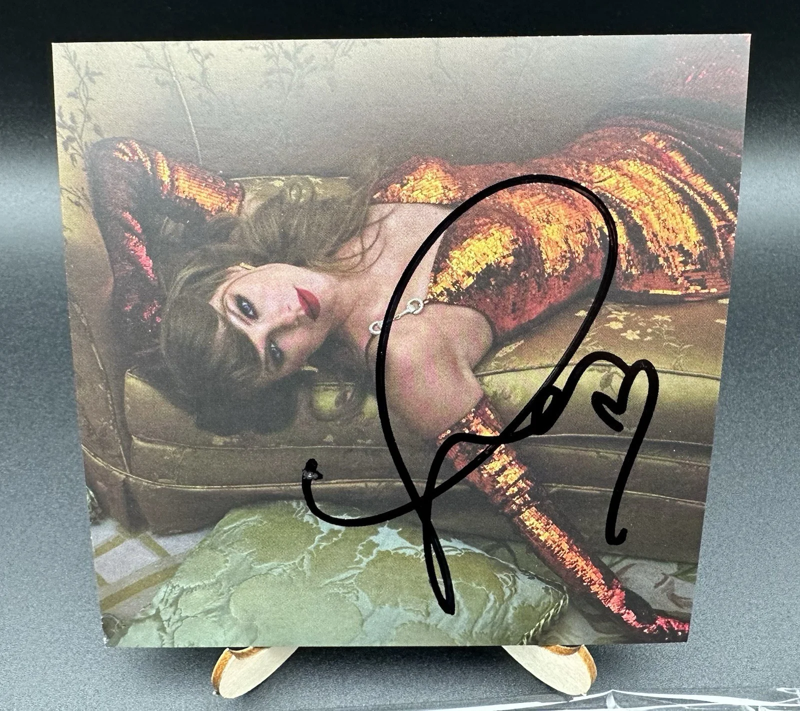 Taylor Swift - Life of a Showgirl CD + Hand Signed Photo #2 VERY UNIQUE HEART!!, изображение 2