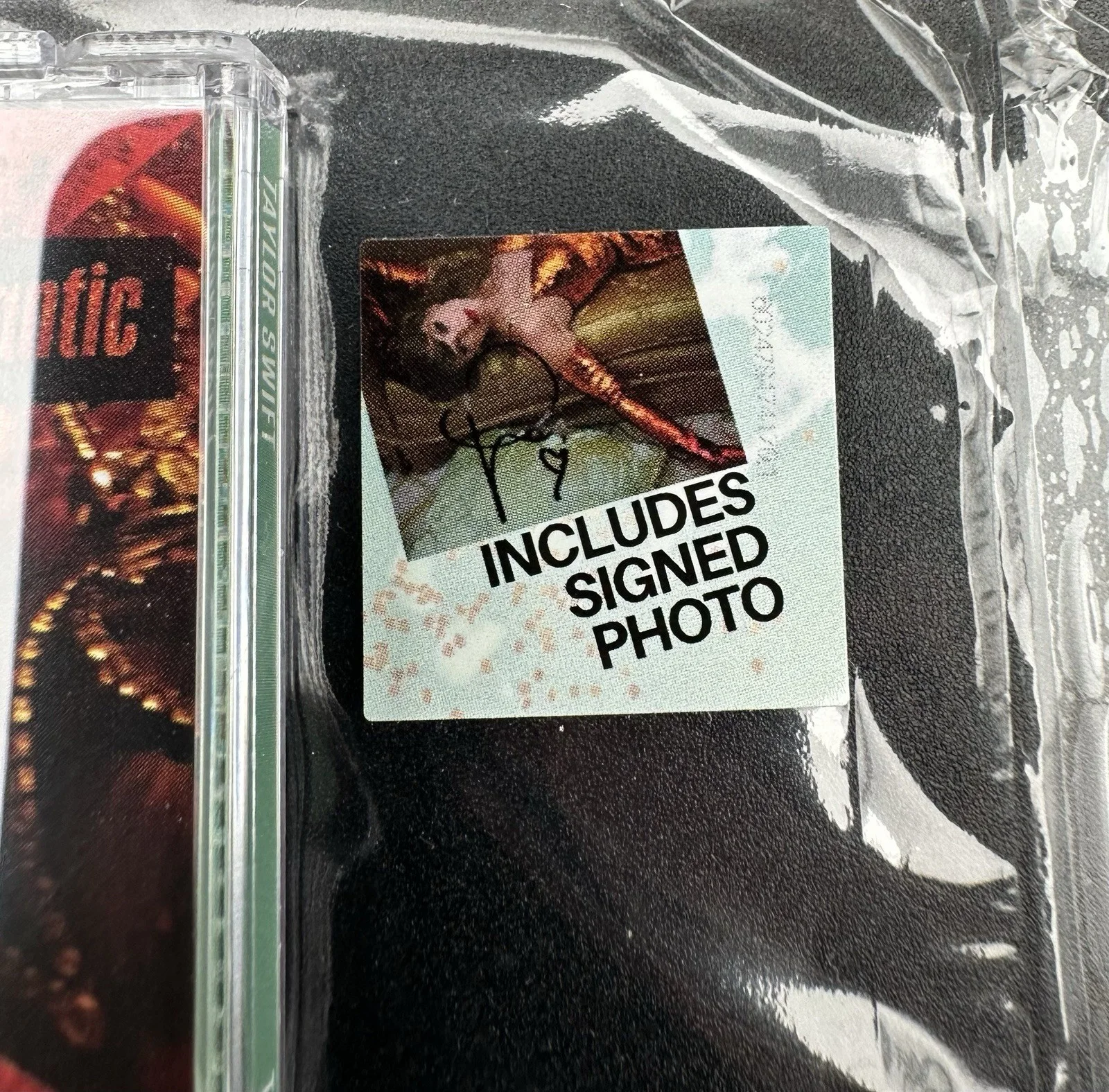 Taylor Swift - Life of a Showgirl CD + Hand Signed Photo #2 VERY UNIQUE HEART!!, изображение 4