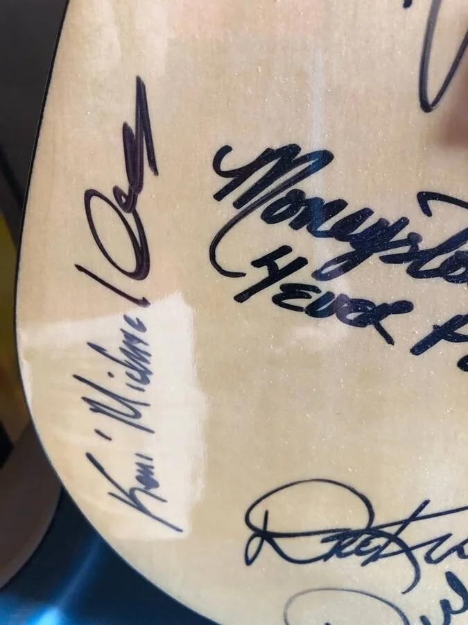 autographed by Las Vegas performers AUTOGRAPHED PIGNOSE GUITAR cool find, изображение 5