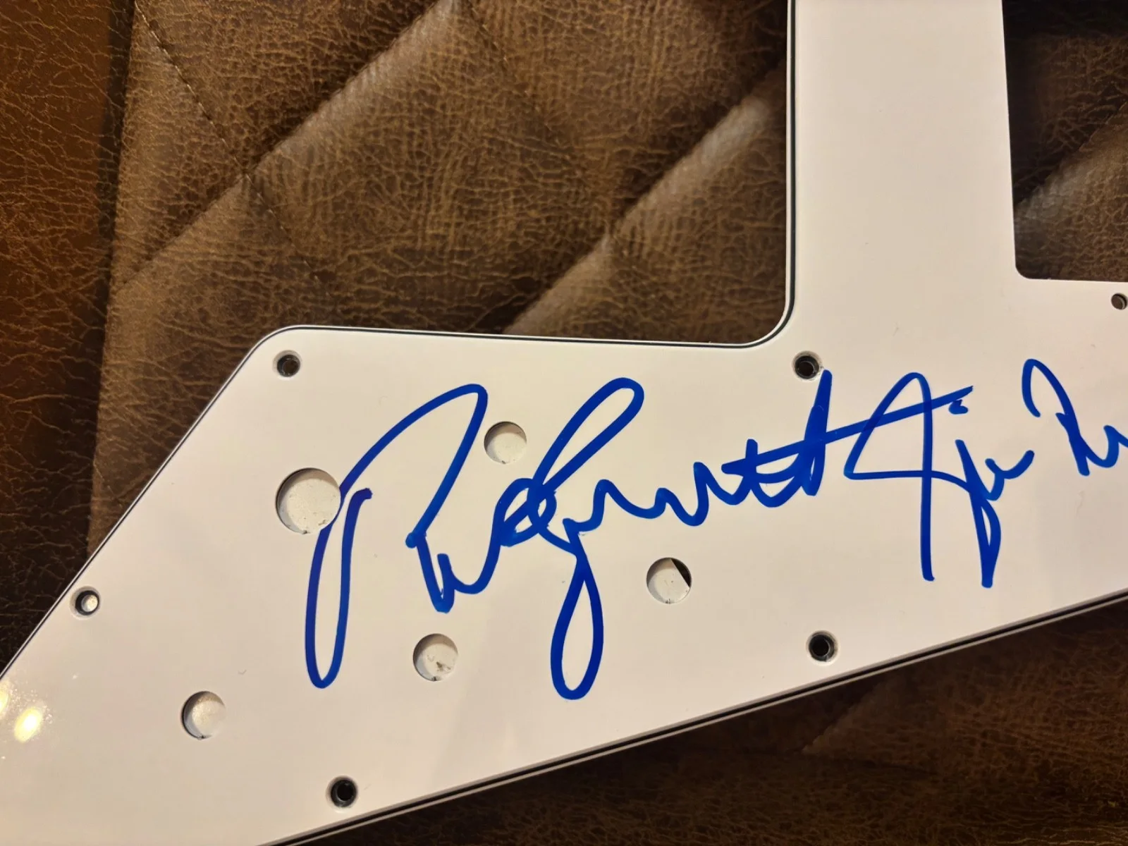 TRIUMPH SIGNED AUTOGRAPHED FLYING V PICKGUARD RIK & GIL RARE EXACT PROOF GUITAR, image 2