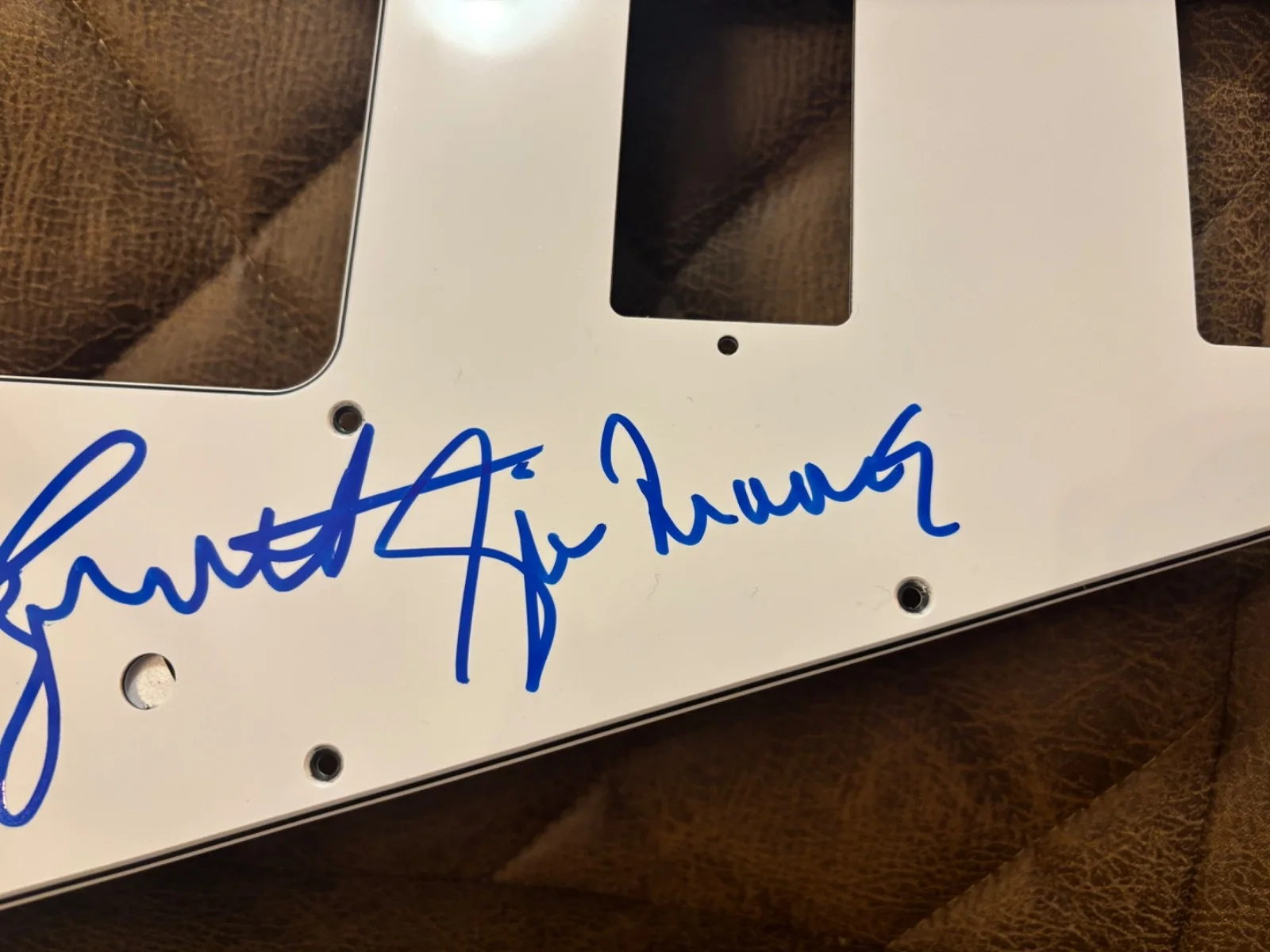 TRIUMPH SIGNED AUTOGRAPHED FLYING V PICKGUARD RIK & GIL RARE EXACT PROOF GUITAR, image 3