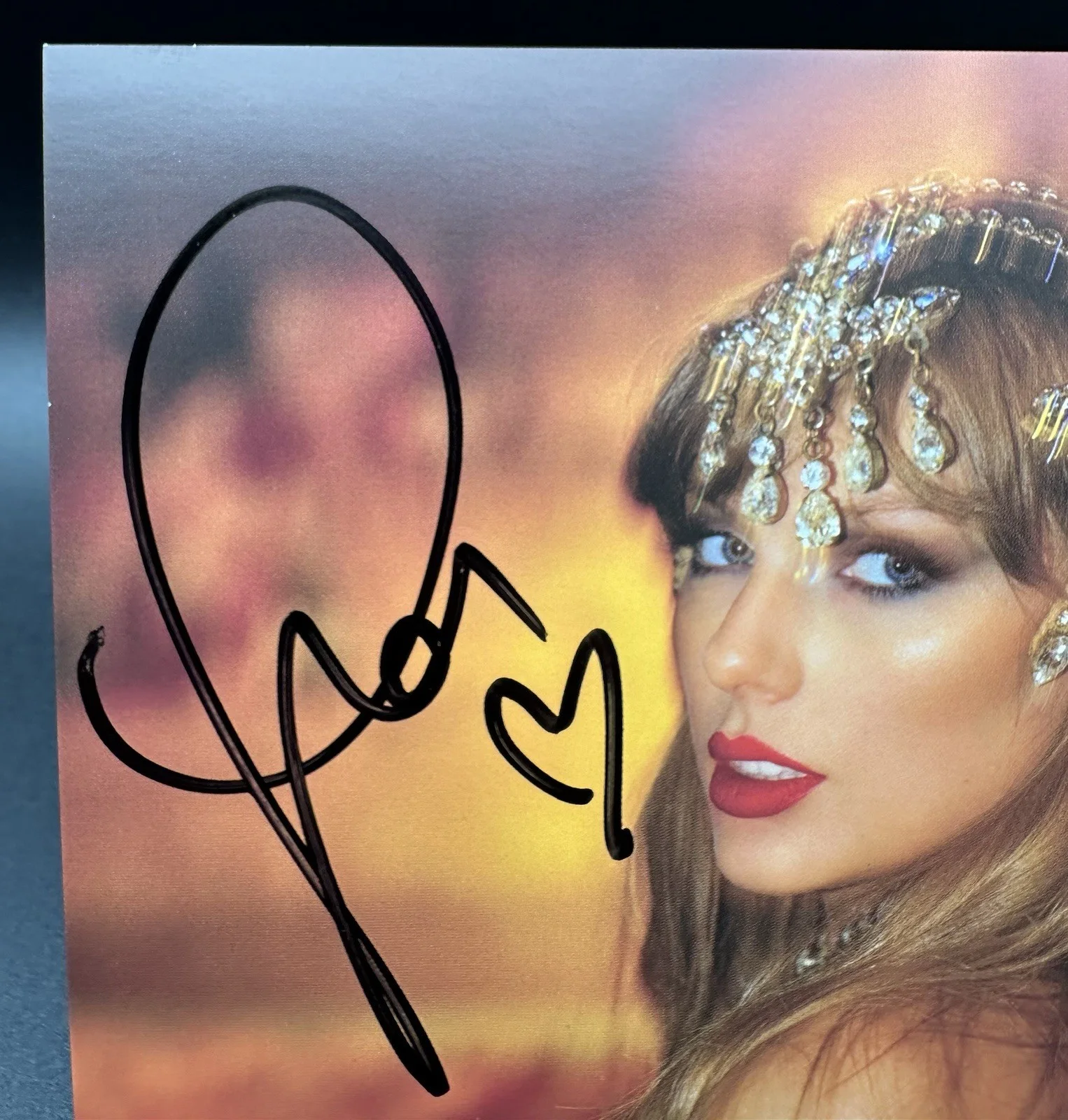 Taylor Swift - Life of a Showgirl CD + Hand Signed Photo #1 LONG SIGNATURE!!, изображение 2