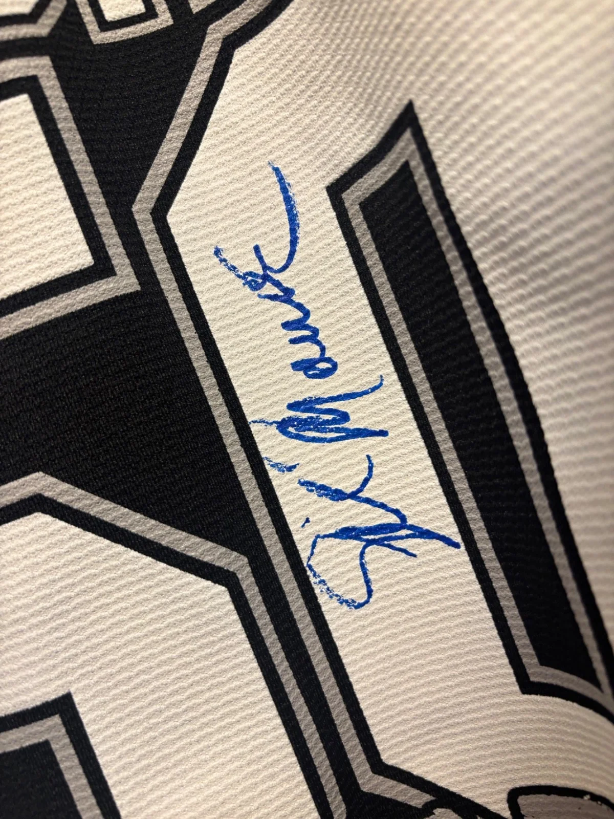 TRIUMPH SIGNED AUTOGRAPHED TOUR 2026 HOCKEY JERSEY RIK & GIL RARE X2 RELOADED, изображение 4