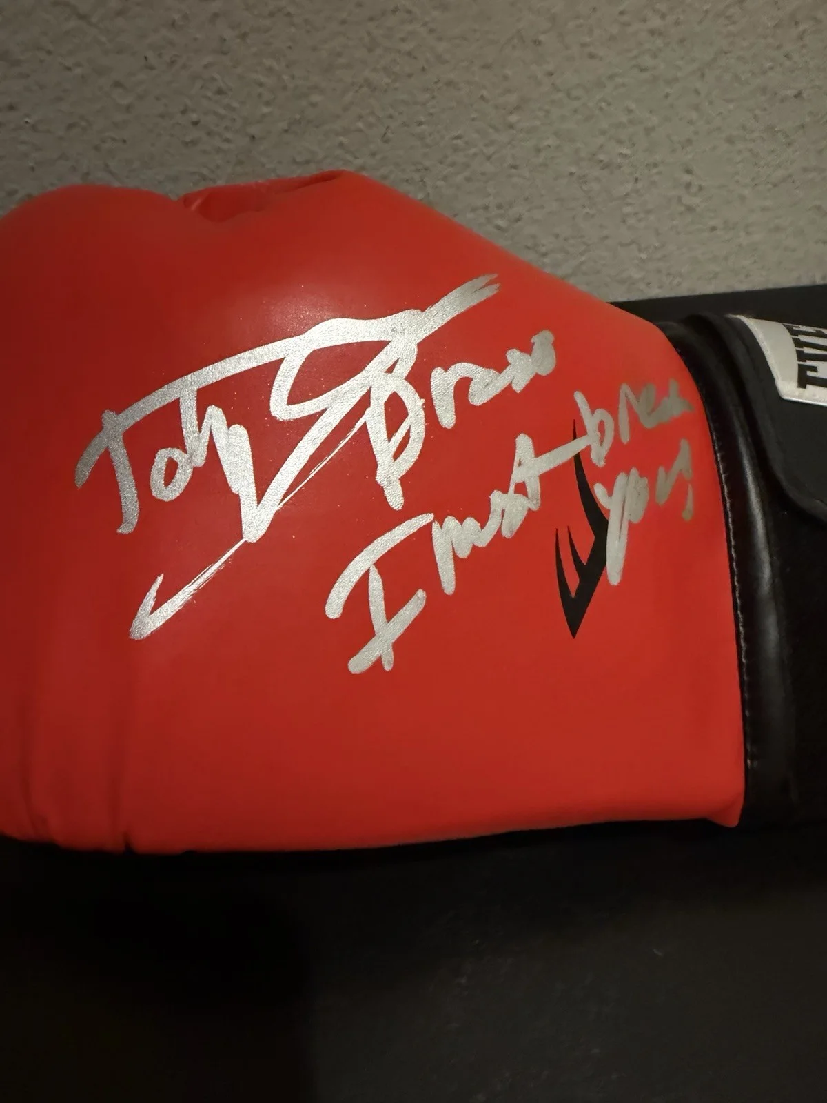 DOLPH LUNDGREN SIGNED BOXING GLOVE +“I MUST BREAK YOU!” & CN INSC. PROOF JSA COA, изображение 3