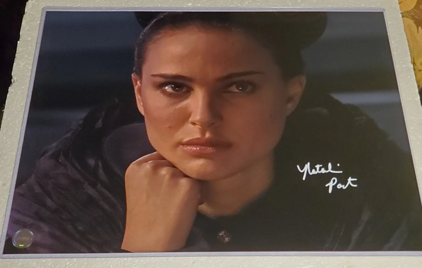 Natalie Portman — Natalie Portman Signed 16 x 20 SWAU Close Up Rare Photo " Star Wars "