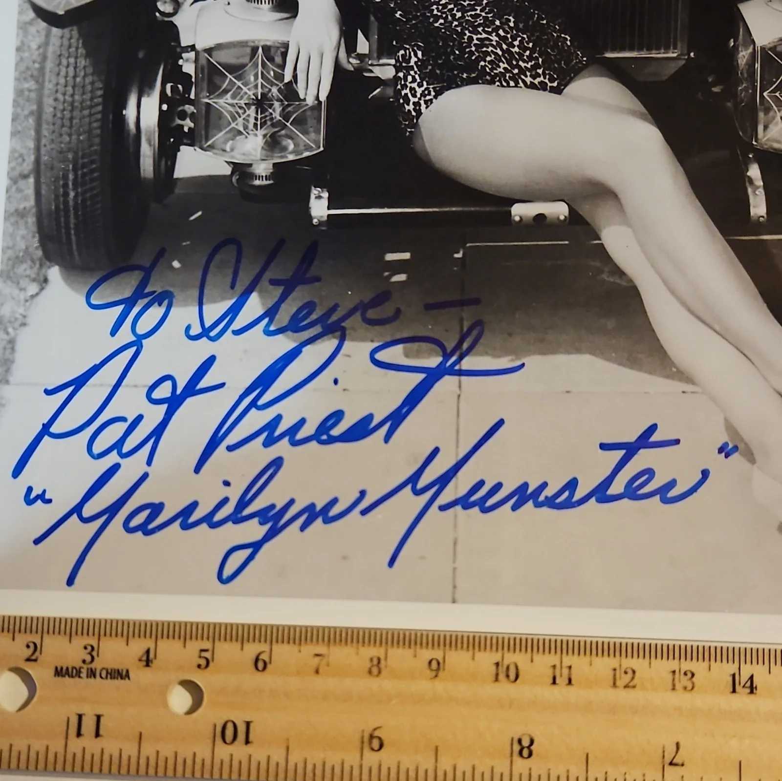 Pat Priest — Pat Priest The Munsters Television Original Photo Signed Autograph, image 2
