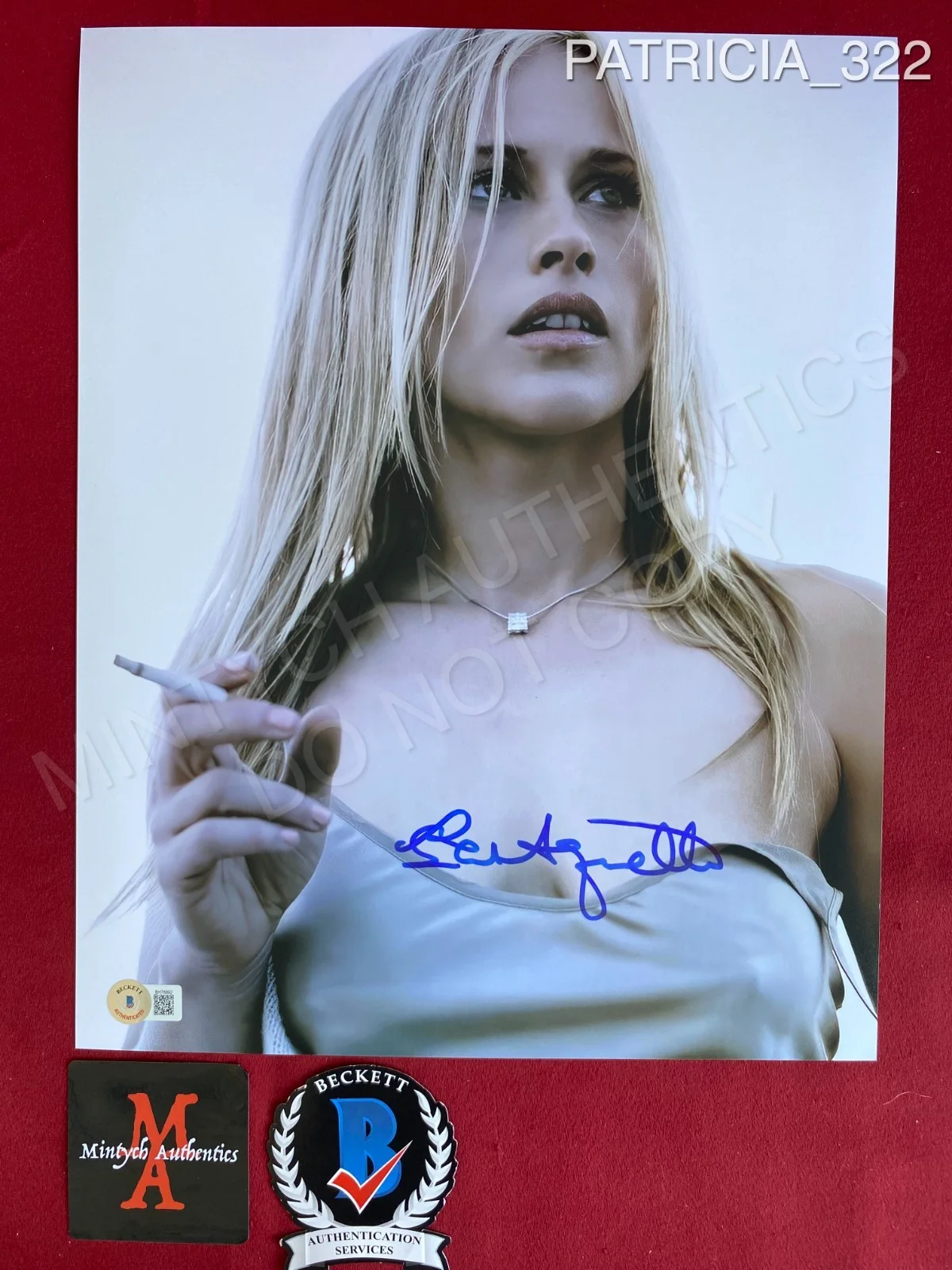 Patricia Arquette — Patricia Arquette autographed signed 11x14 photo model pose Beckett COA