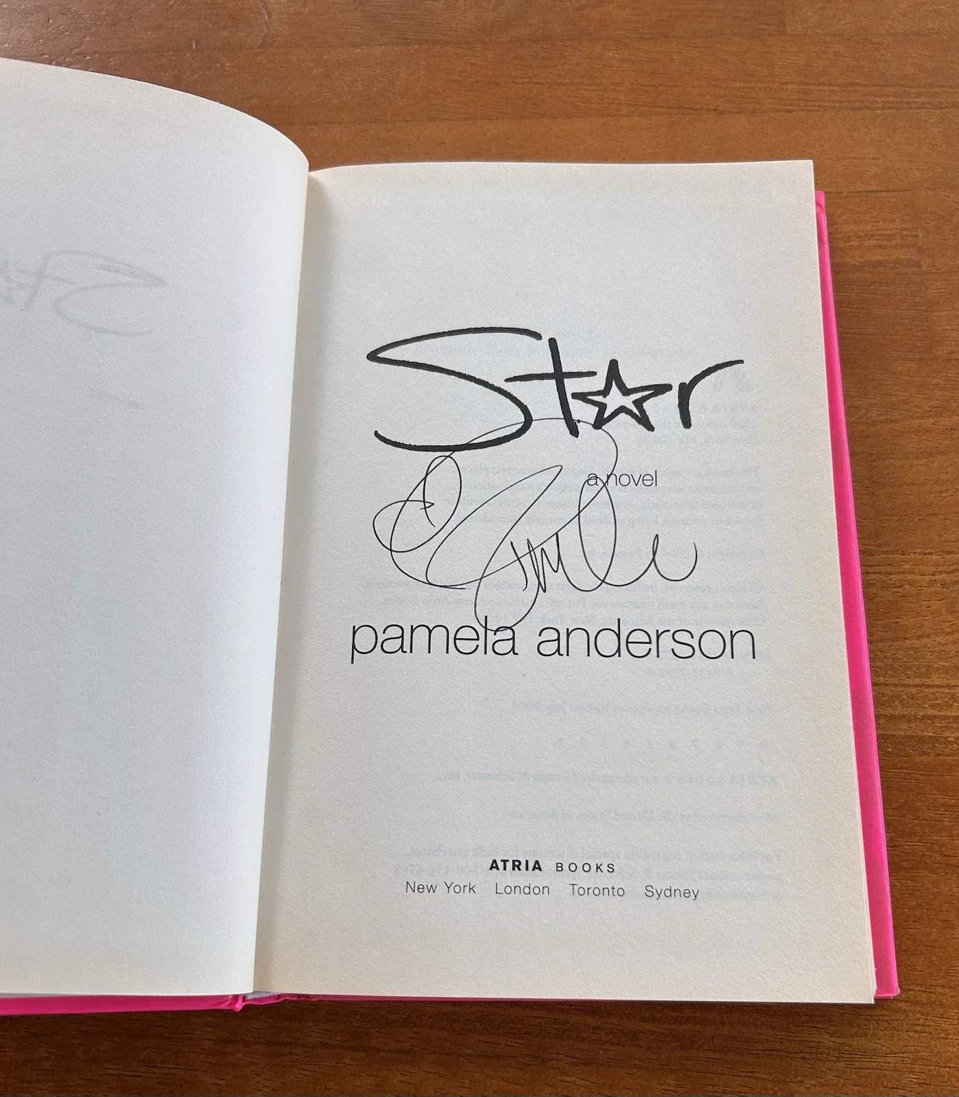 Pamela Anderson — Pamela Pam Anderson Signed Star Hardcover Book Authentic Autograph Beckett
