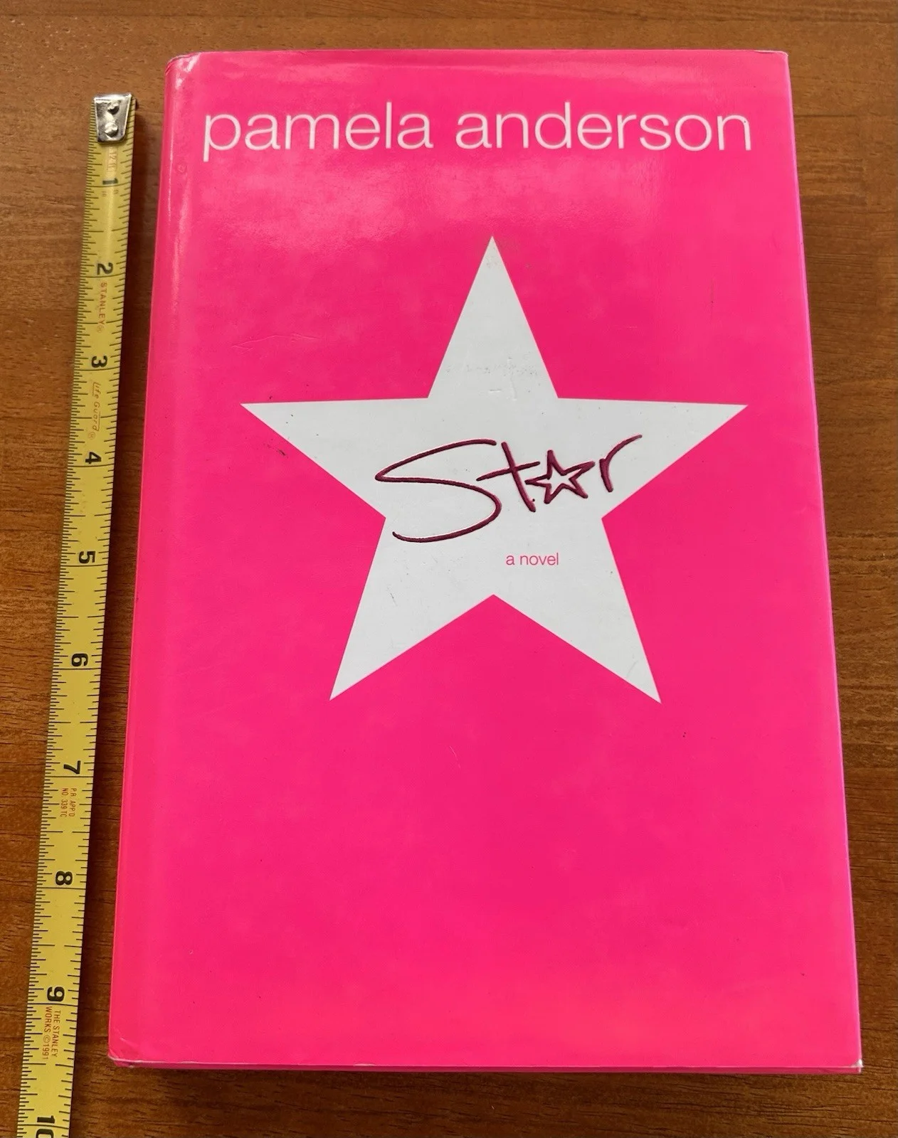 Pamela Anderson — Pamela Pam Anderson Signed Star Hardcover Book Authentic Autograph Beckett, image 2