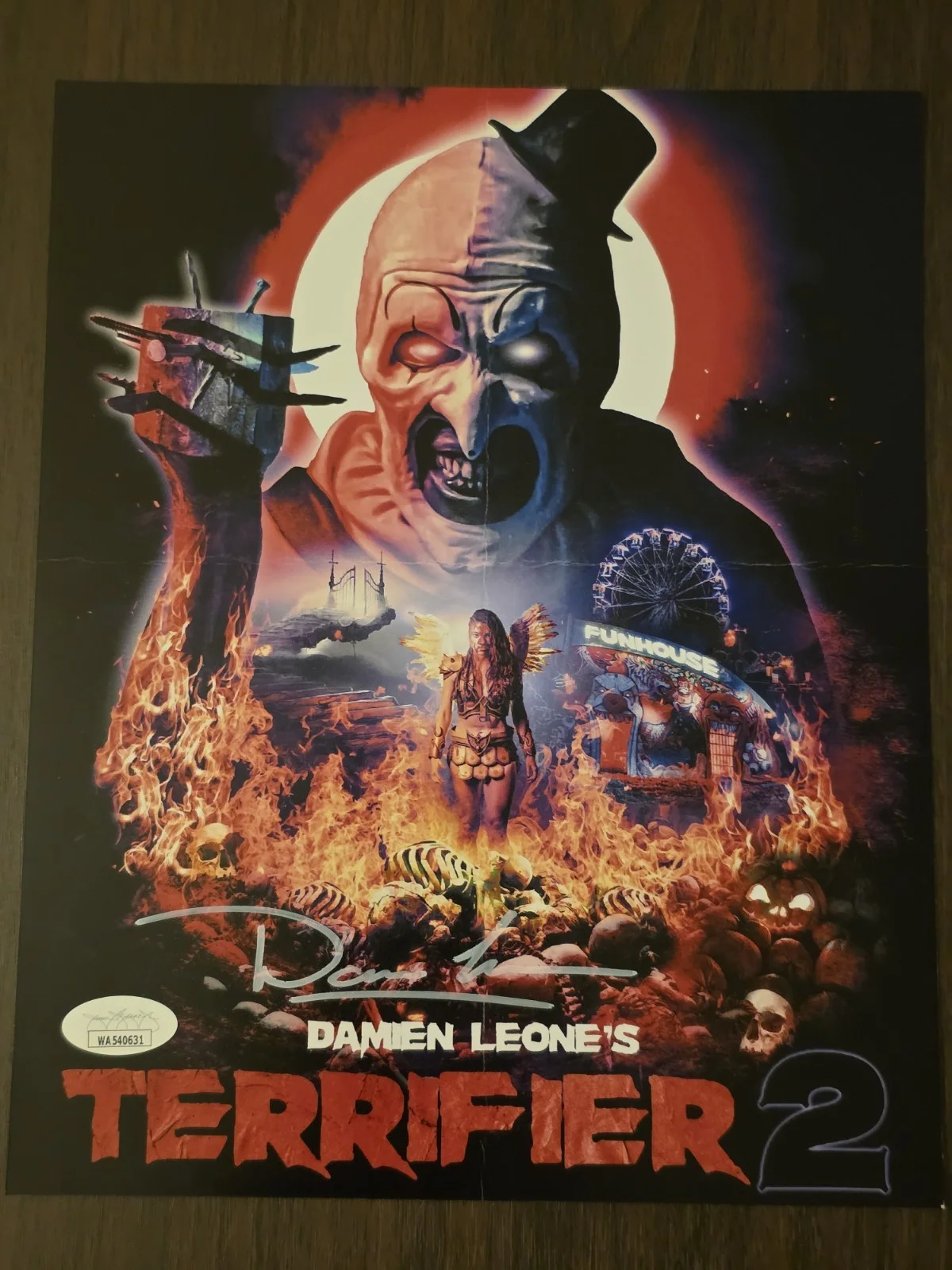 Damien Leone — Damien Leone Signed 8x10 Terrifier 2 Photo Director Creator Art Clown JSA COA