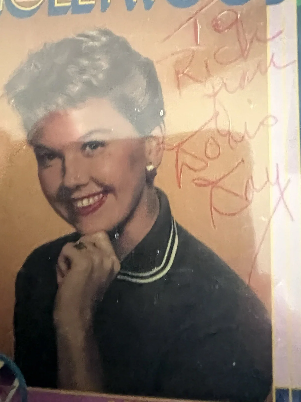 Doris Day — Doris Day Signed Autographed Hollywood Walk Of Fame Card Singer Actress, изображение 2