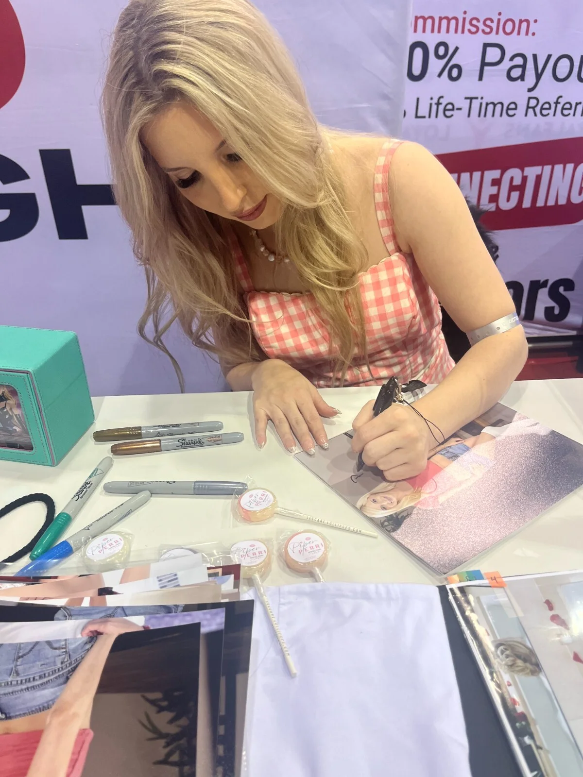 Piper Perri — Piper Perri Adult Video Star signed 8x10 photo Proof Beckett Witnessed COA, изображение 2