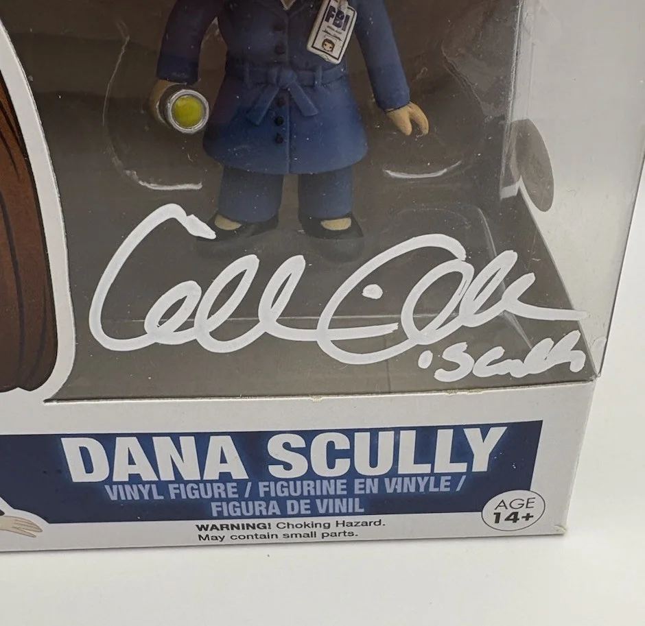 Gillian Anderson — Gillian Anderson Signed Autographed Dana Scully Funko POP Figure 184 VAULTED JSA, изображение 3