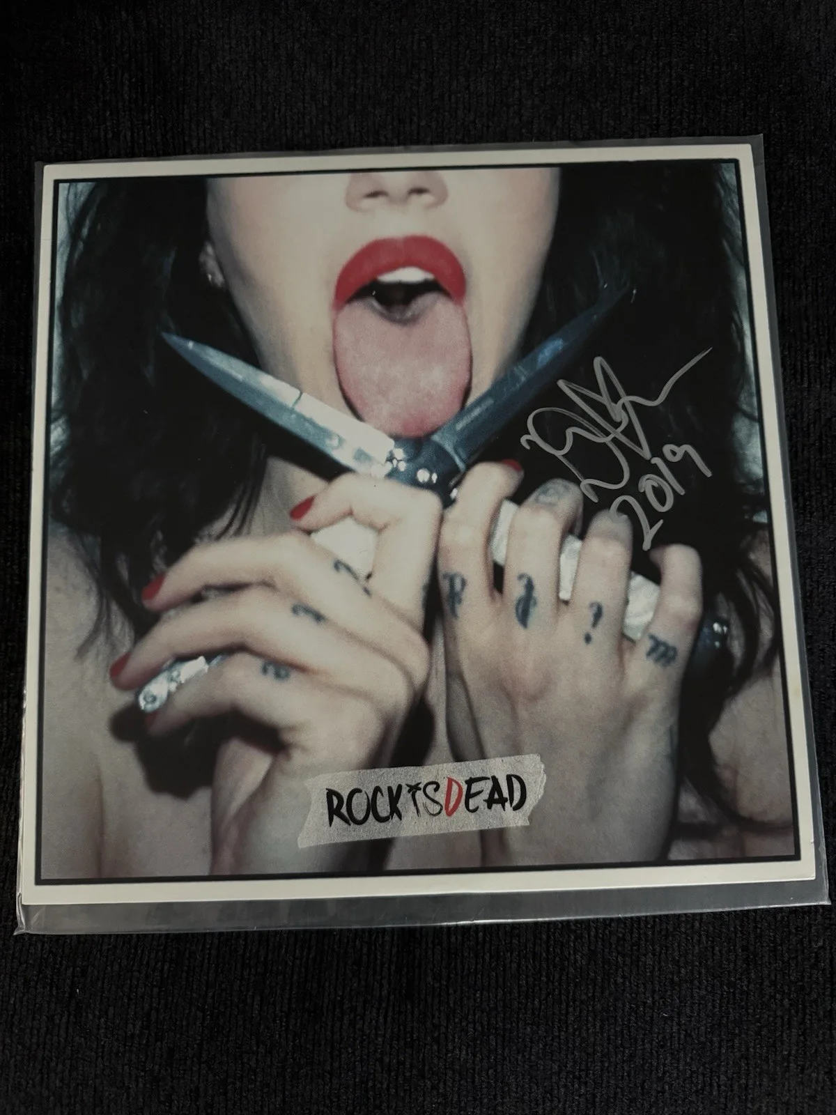 DOROTHY Signed Rockisdead WHITE Vinyl LP + CD Set - PHOTO PROOF - Vintage Vinyl, изображение 4