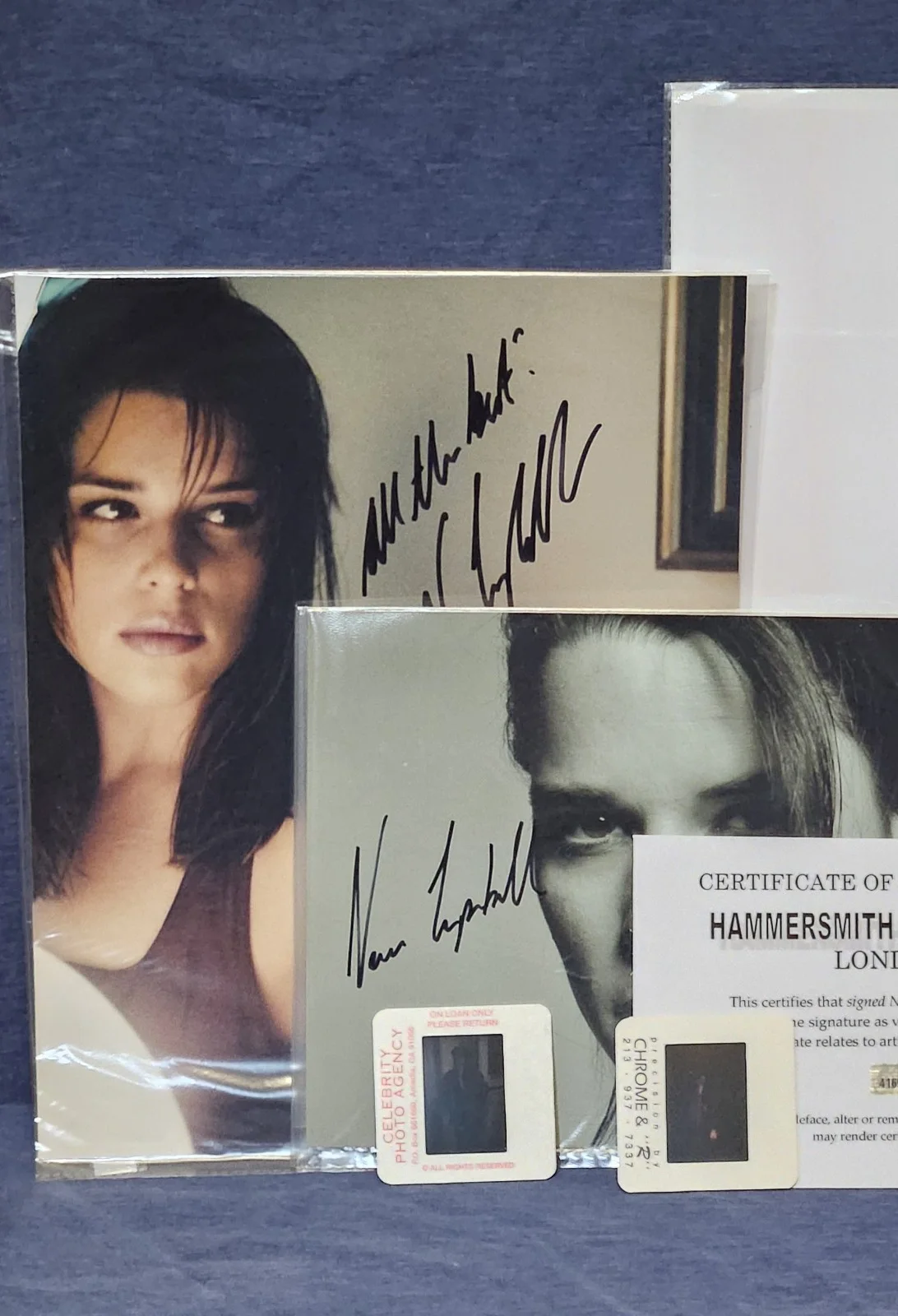 Neve Campbell — Neve Campbell Fan Lot - Certifed Autograph Signed Photo, изображение 2