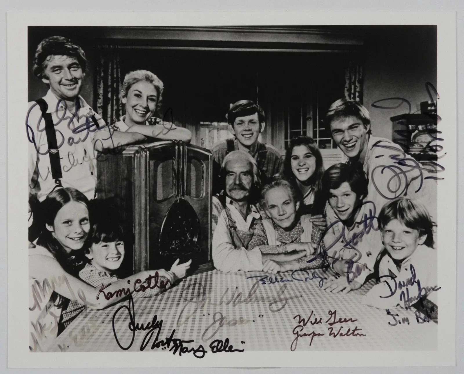 THE OFFICE CAST — THE WALTONS TV SHOW CAST 8.5X11 SIGNED PHOTO AUTOGRAPH ALL SIGNATURES REPRINT