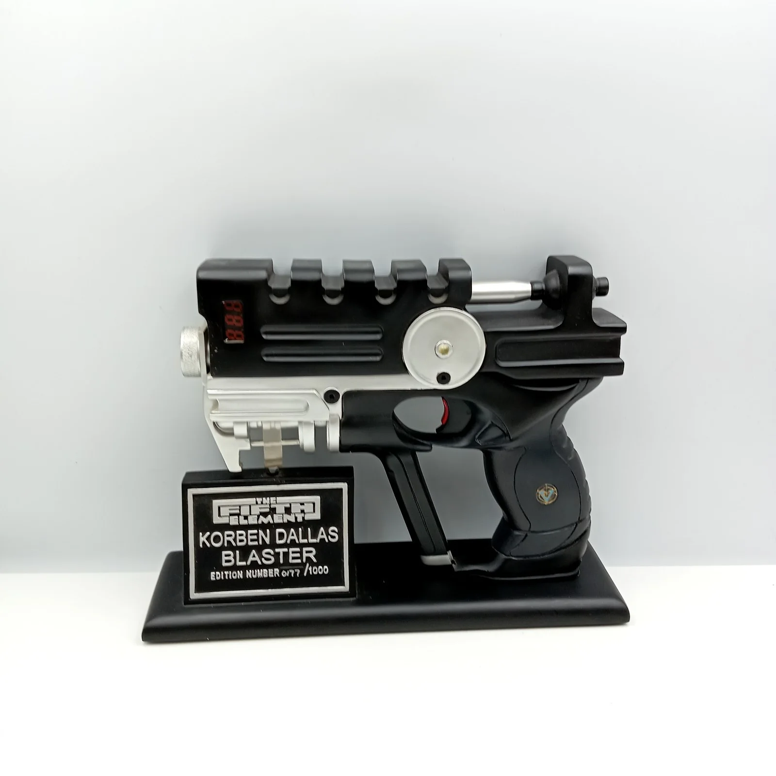 Korben Dallas Blaster Hollywood Collectables 1-1 Replica Limited Edition, изображение 5