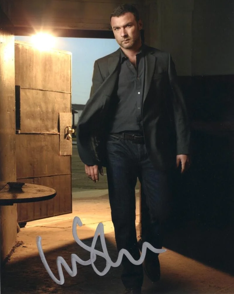 Liev Schreiber — Liev Schreiber Signed Autograph 8x10 Photo - Handsome Stud Ray Donovan Star