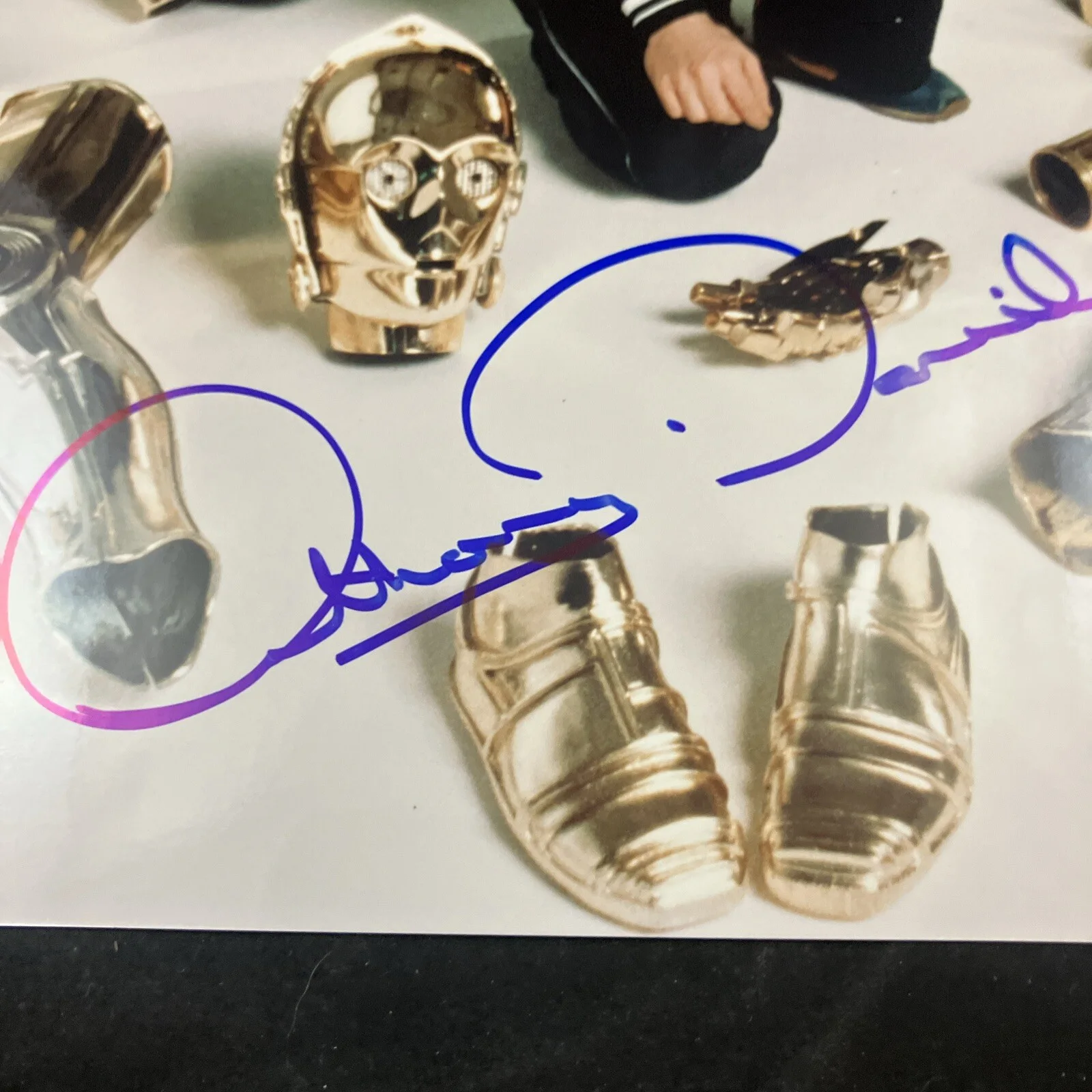 Anthony Daniels — Anthony Daniels personal star wars collection hand signed 8 x 10 costume parts.., изображение 3