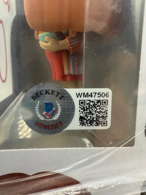 Elizabeth Olsen — Elizabeth Olsen Signed Wanda 70's Wandavision Funko Pop 717 Beckett Witnessed, изображение 4