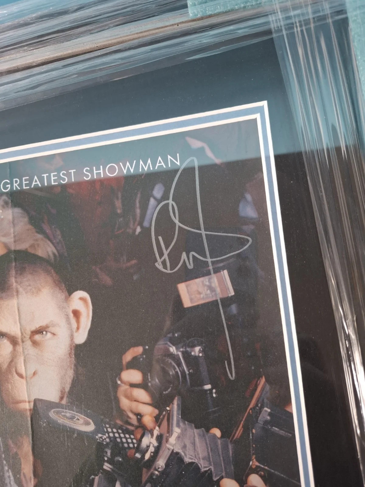 Framed Hand-signed Movie Poster for The 2024 Film Better Man Robbie Williams, изображение 3