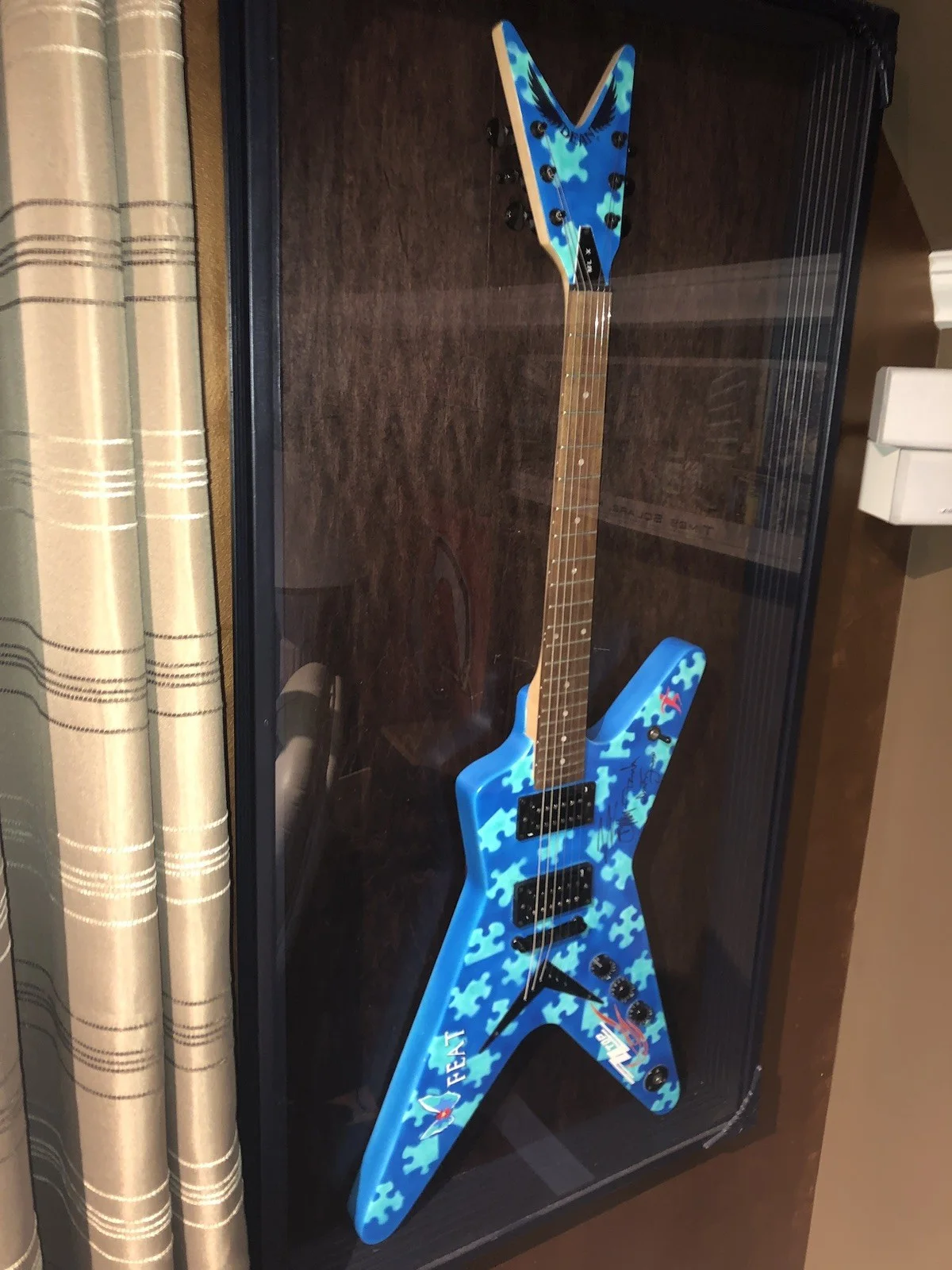 Unique ZZ Top Signed Guitar Autographed w/ Soft Leather Case, image 2