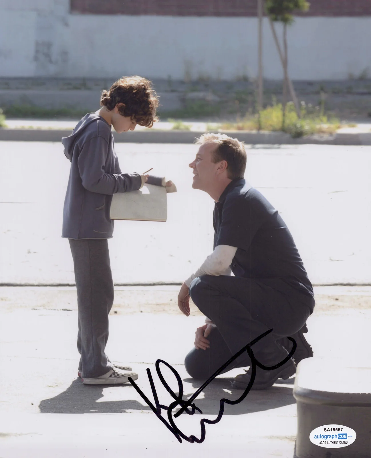 KIEFER SUTHERLAND — Kiefer Sutherland signed "TOUCH" 8x10 Photo Autographed PROOF a 24 ACOA COA, изображение 3