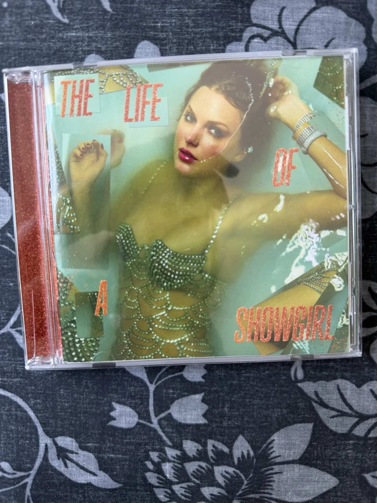 Taylor Swift 'The Life of a Showgirl' CD Signed, изображение 5
