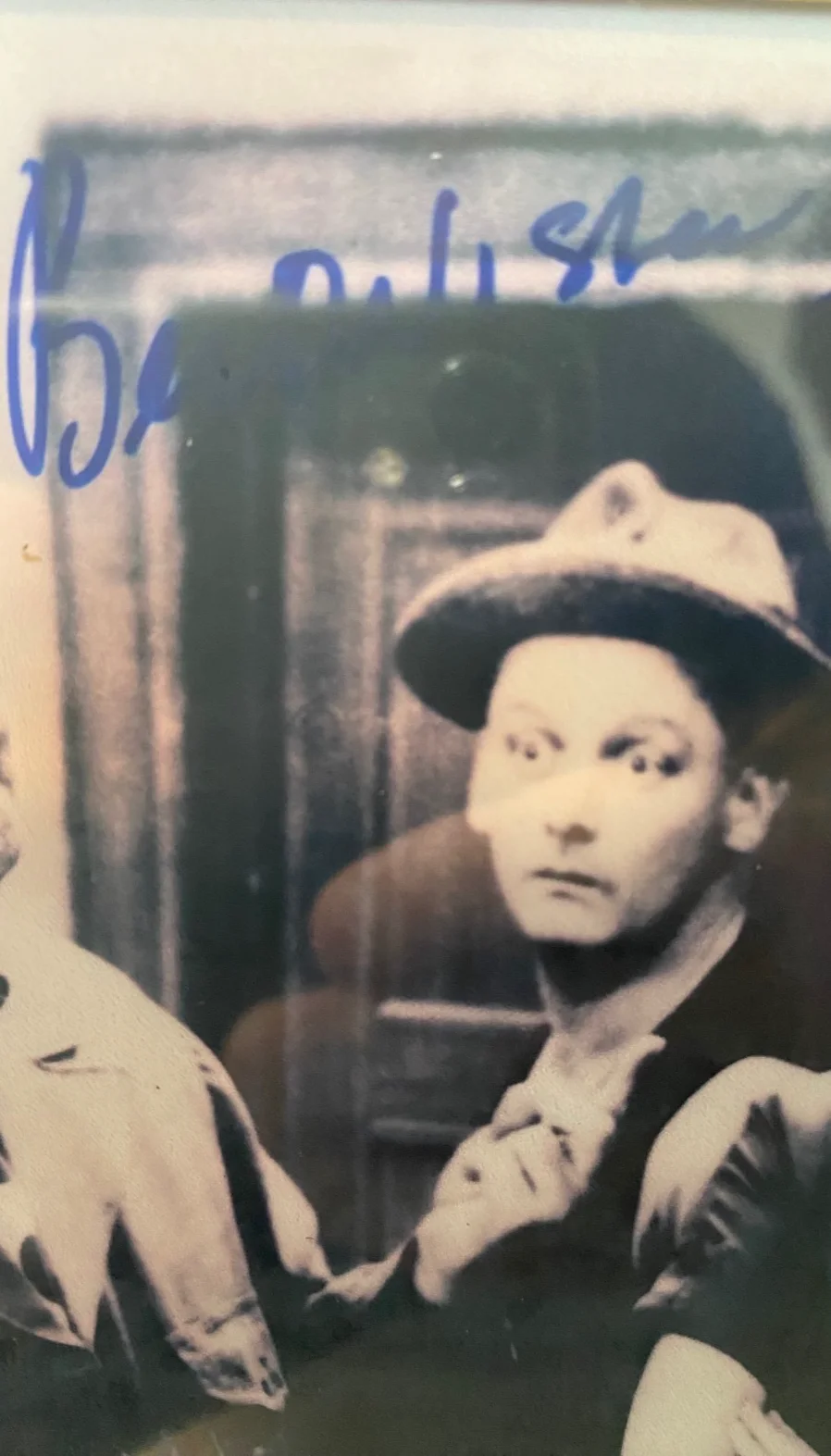 all 4 members — The Honeymooners 8 1/2" x 11" Full Cast Signatures Picture with extra frame., изображение 3