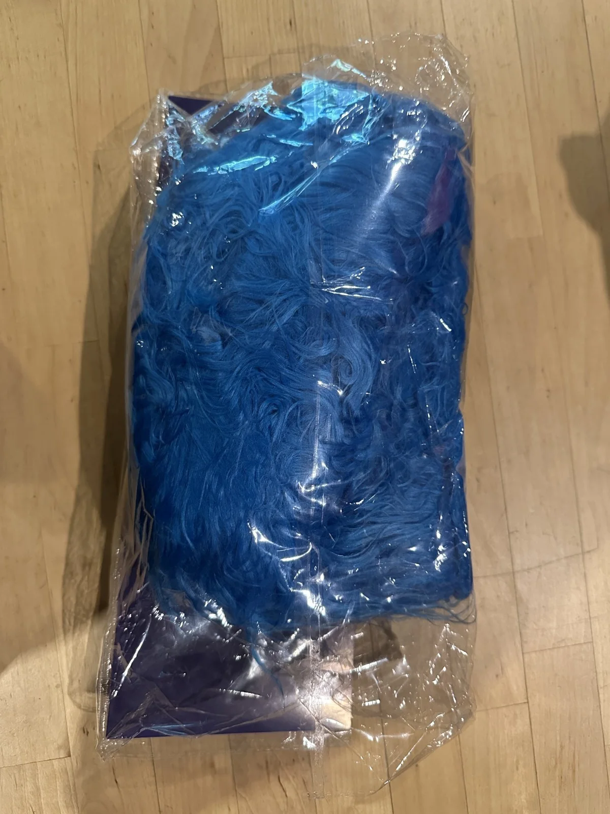 THE CAT IN THE HAT THING PROMO BLUE WIG CINEMACON 2026 NEW, изображение 2
