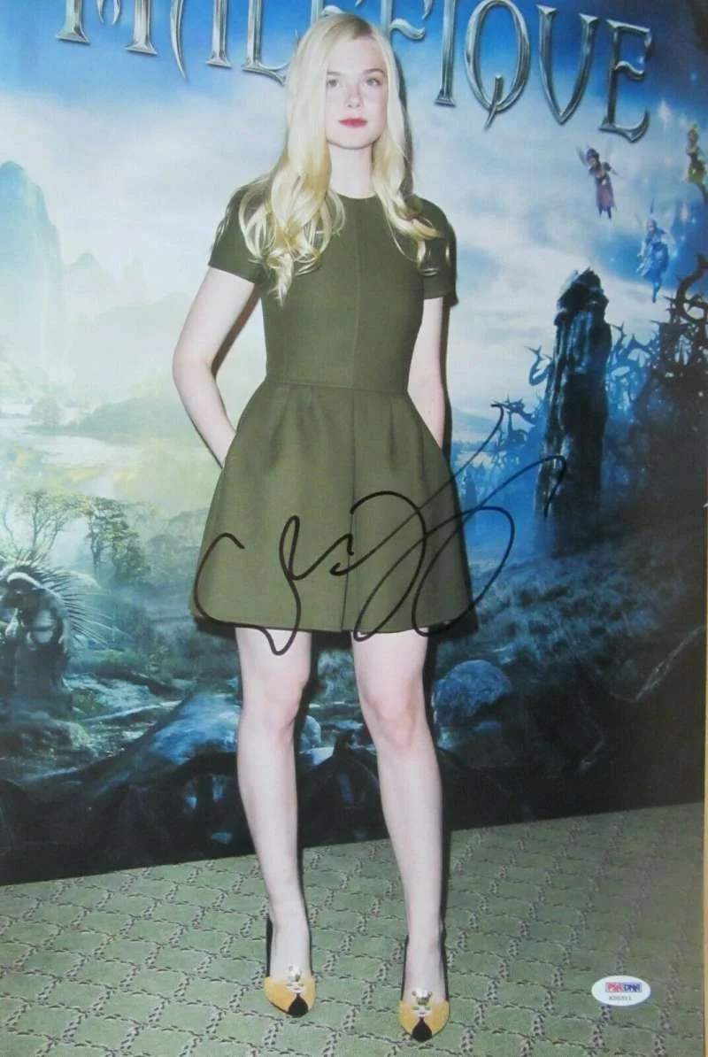 Elle Fanning — Elle Fanning Psa Dna Coa Hand Signed 11x14 Photo Autograph