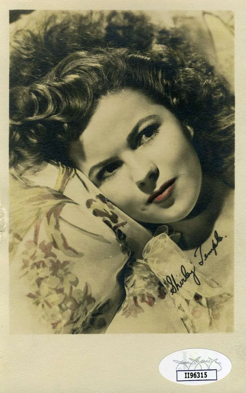 Shirley Temple — Shirley Temple JSA Coa Signed 1940`s Photo GPC Govt Postcard Autograph, изображение 2