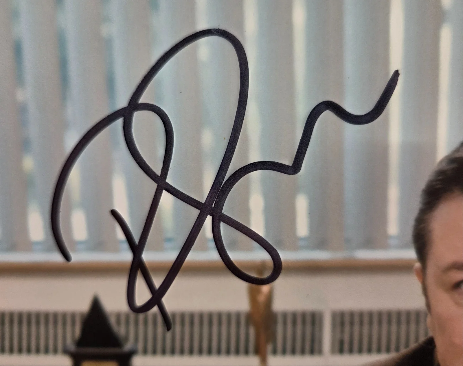 Ricky Gervais Hand Signed Autograph 8x10 Photo In Person Proof The Office Comedy, изображение 2
