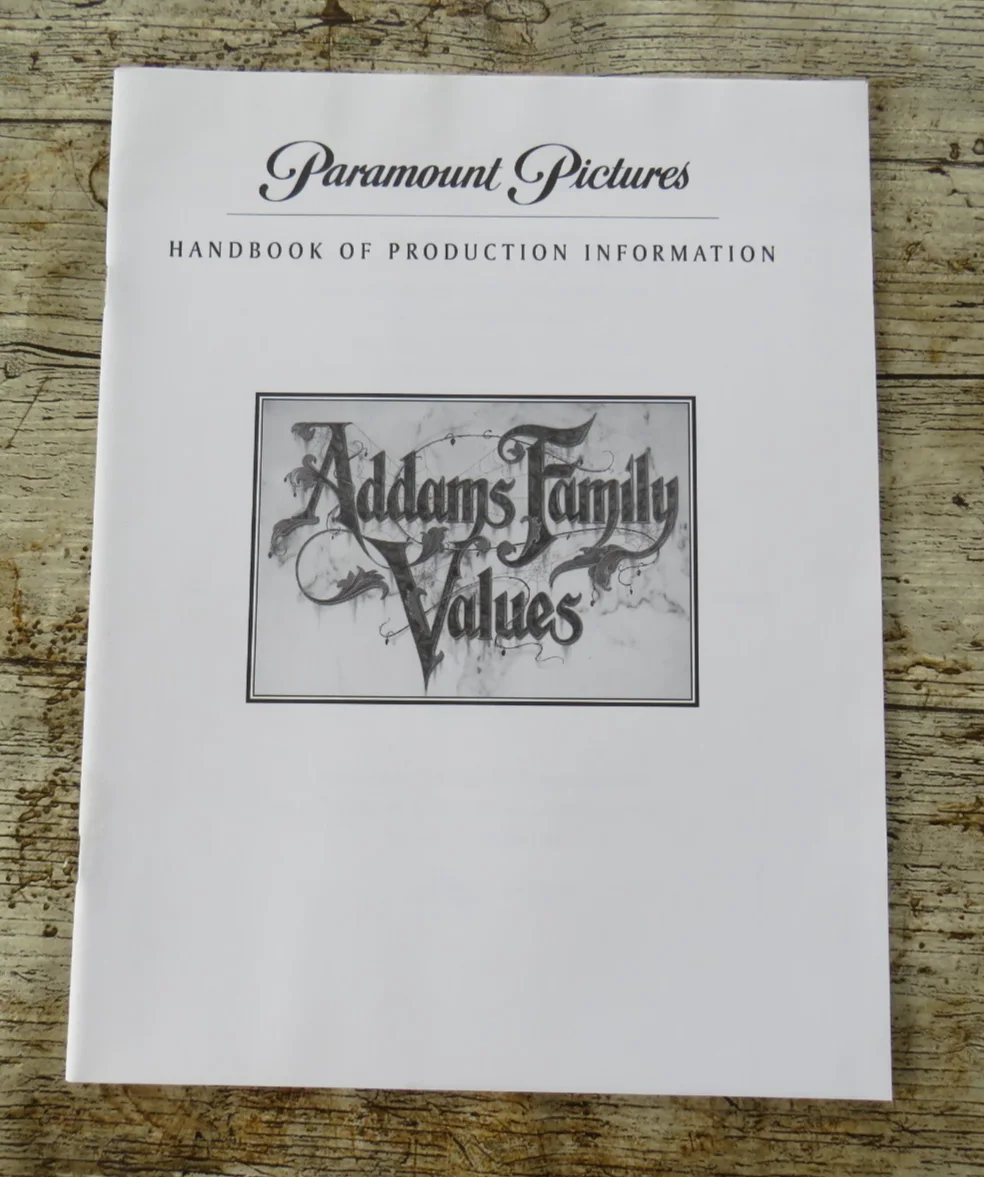 ADDAMS FAMILY VALUES ORIGINAL 1993 CINEMA PRESS KIT Anjelica Huston 15 PHOTOS, изображение 3