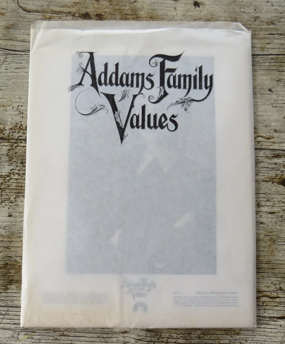 ADDAMS FAMILY VALUES ORIGINAL 1993 CINEMA PRESS KIT Anjelica Huston 15 PHOTOS, изображение 4