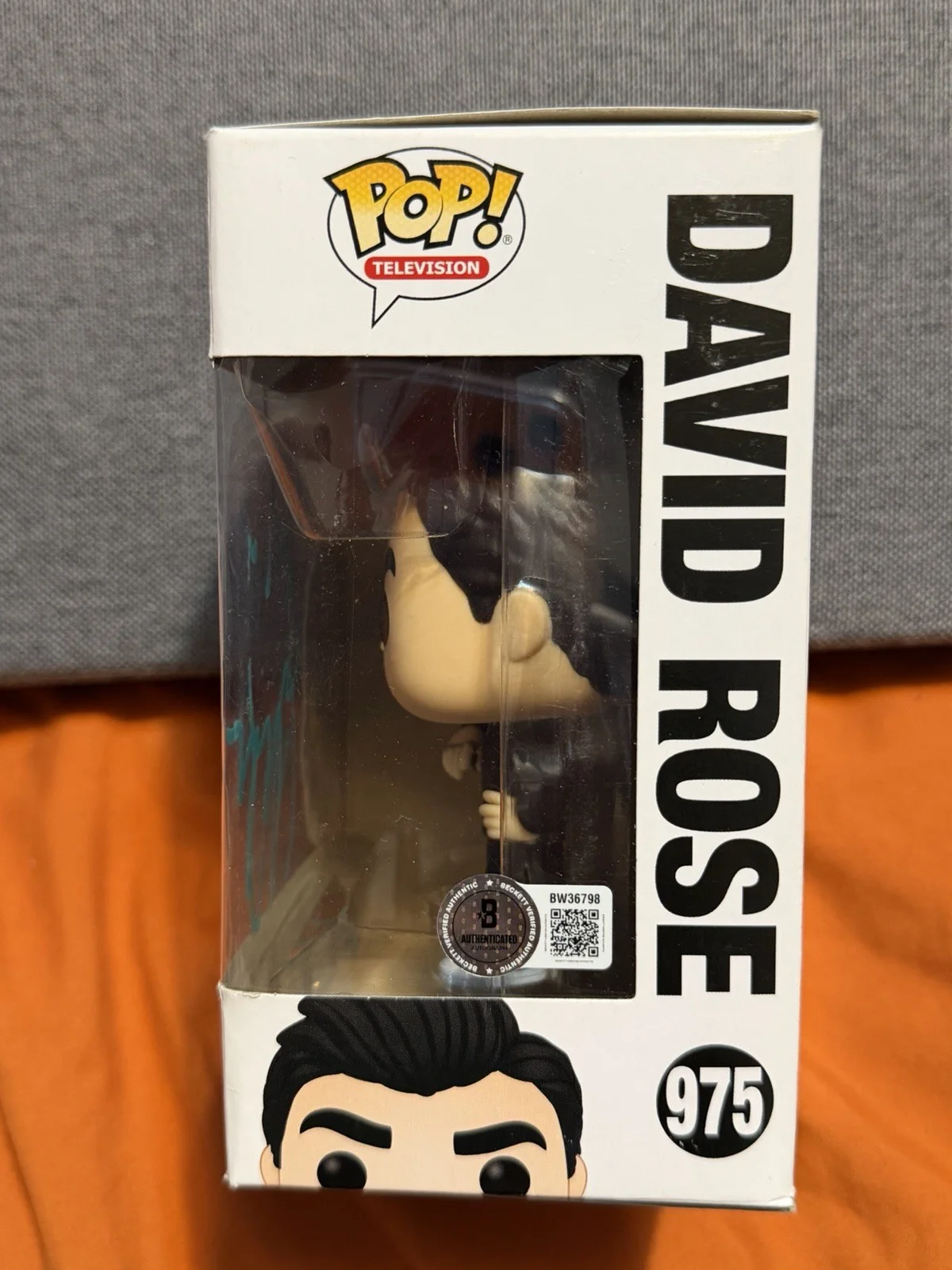 DAN LEVY — Dan Levy Schitts Creek David Rose Signed Funko Pop Beckett COA COMEDY, image 2