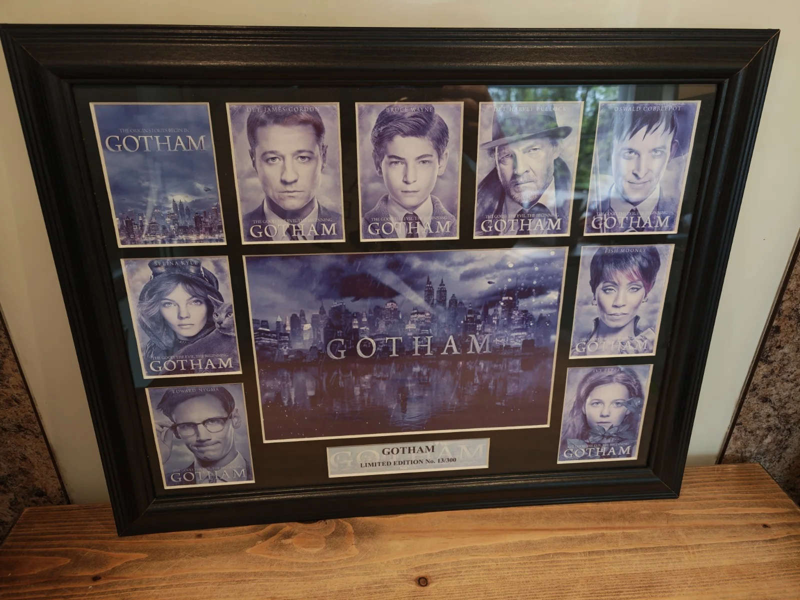 Gotham TV Series Framed Collector Display Limited Edition 13/300 DC Batman👌, изображение 2