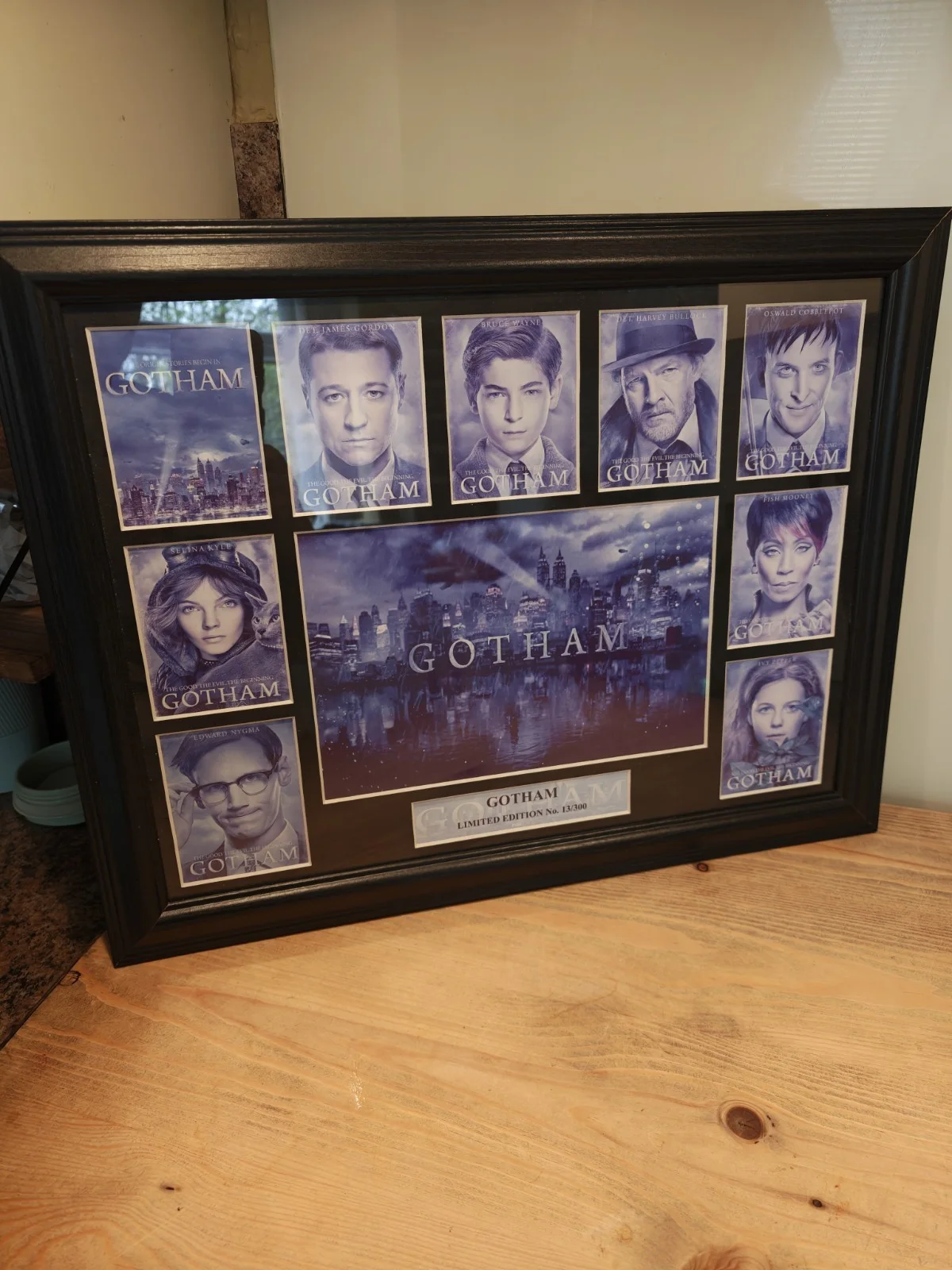 Gotham TV Series Framed Collector Display Limited Edition 13/300 DC Batman👌, изображение 3