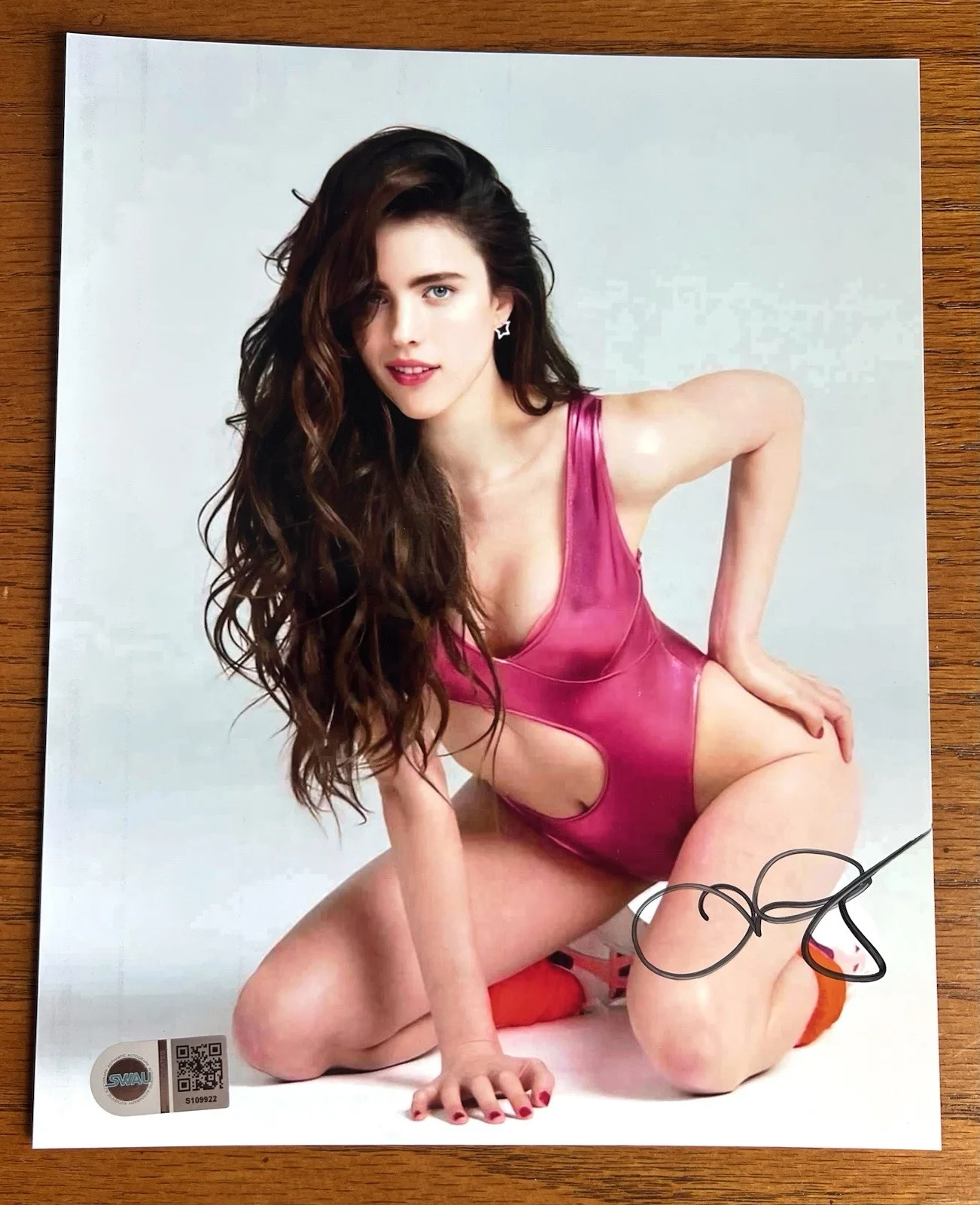 Margaret Qualley — Margaret Qualley ‘The Substance’ 8x10 Signed Autographed Photo SWAU COA