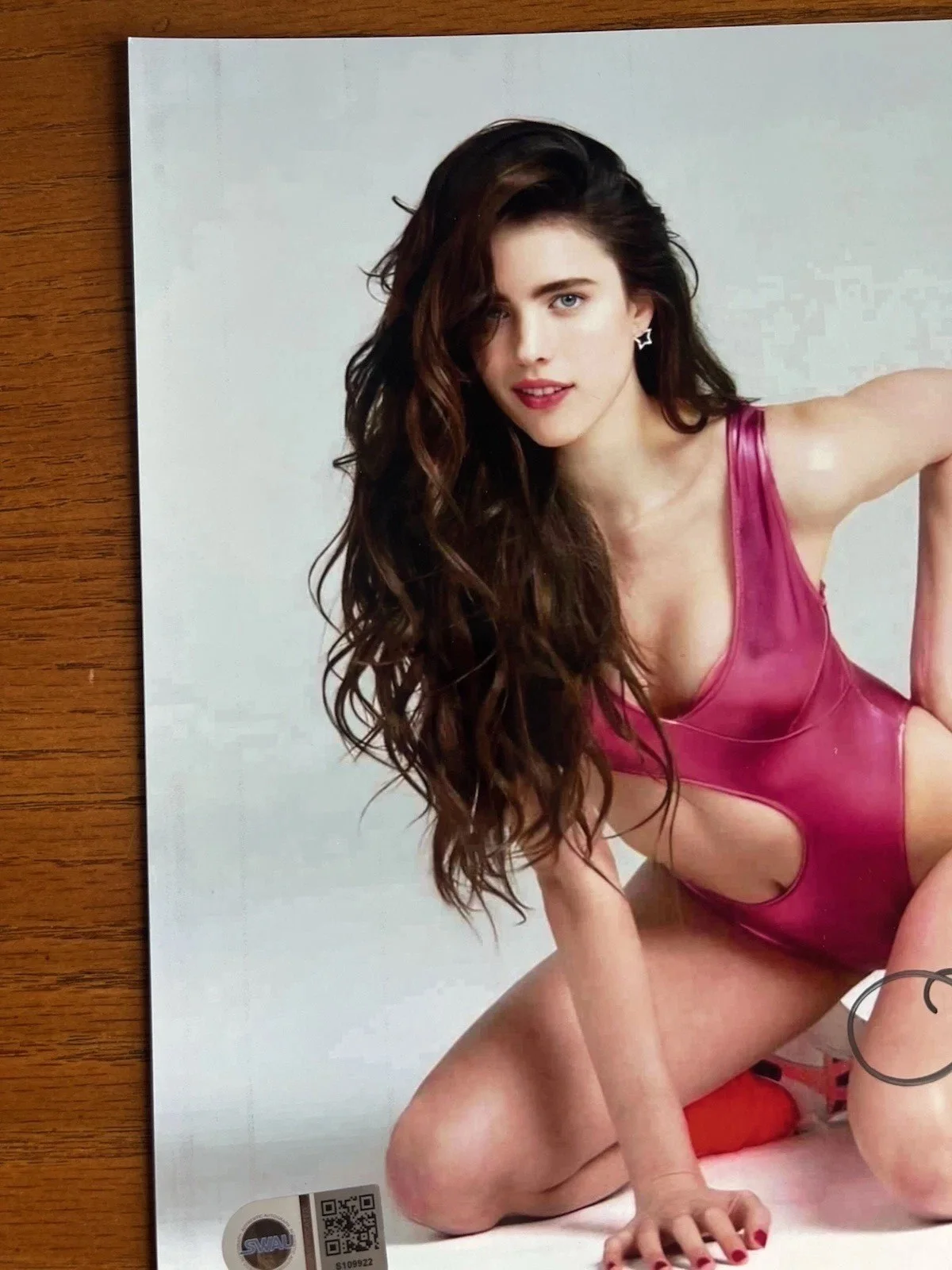 Margaret Qualley — Margaret Qualley ‘The Substance’ 8x10 Signed Autographed Photo SWAU COA, изображение 5