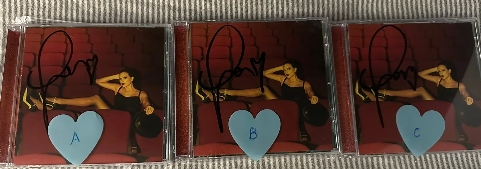 Taylor Swift Signed TLOAS #4 PLEASE READ DESCRIPTION, image 2