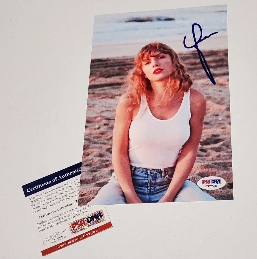 Taylor Swift — 2014 Taylor Swift Signed 1989 Photo PSA DNA, image 2