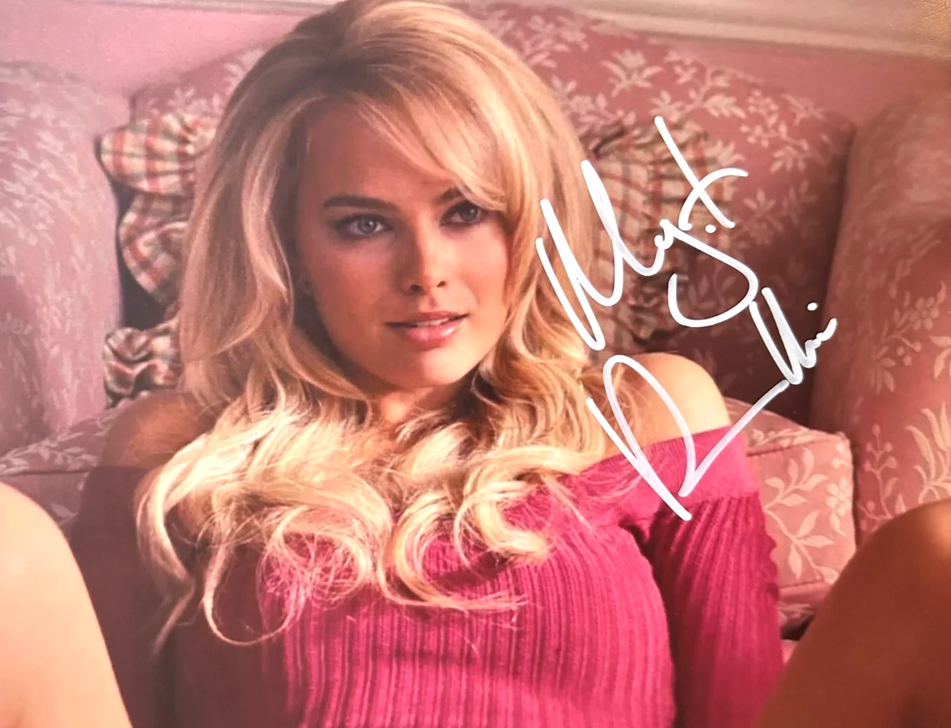 Margot Robbie — MARGOT ROBBIE Signed: Wolf Of Wall St. 8x10" Authentic Original Autograph w/COA, изображение 3
