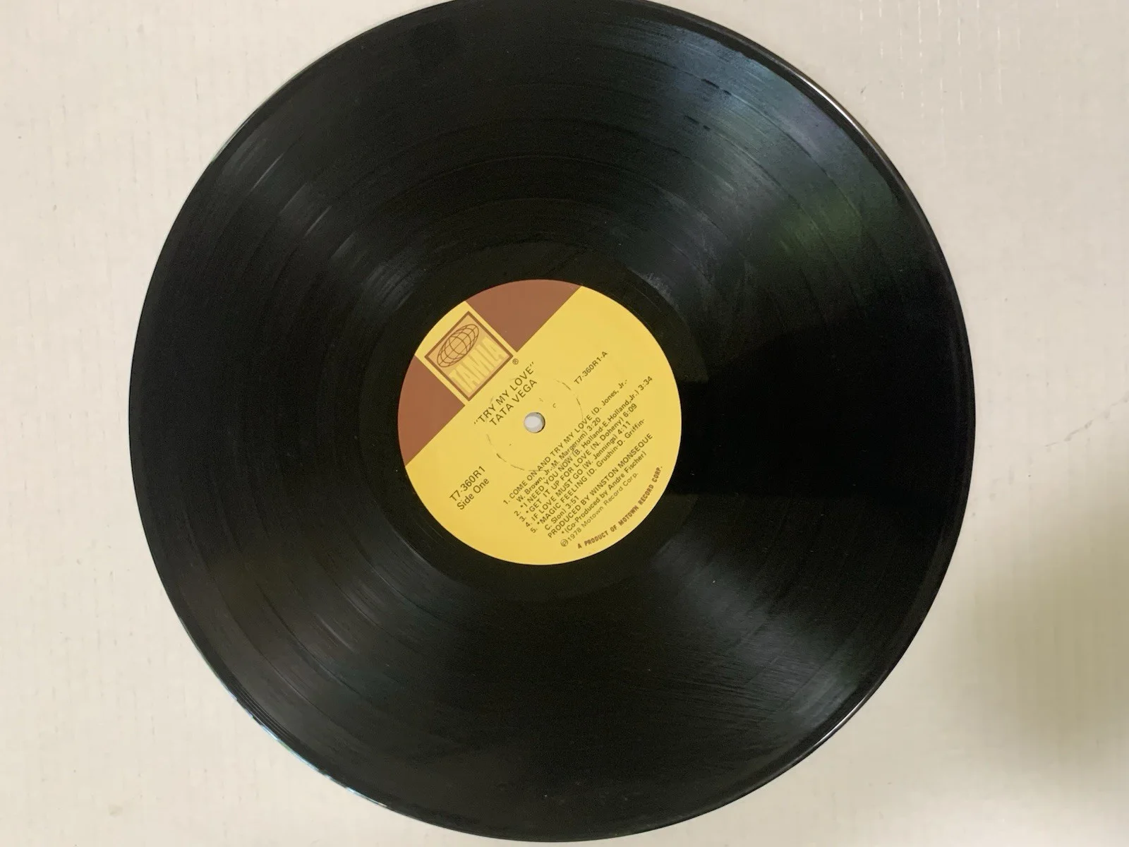 Tata Vega Try My Love Signed Original Vinyl Record Music Industry Collectible, изображение 4