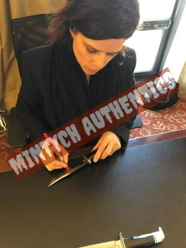 Neve Campbell, Skeet Ulrich — Neve Campbell & Skeet Ulrich signed 11x14 photo Scream Beckett horror, image 2