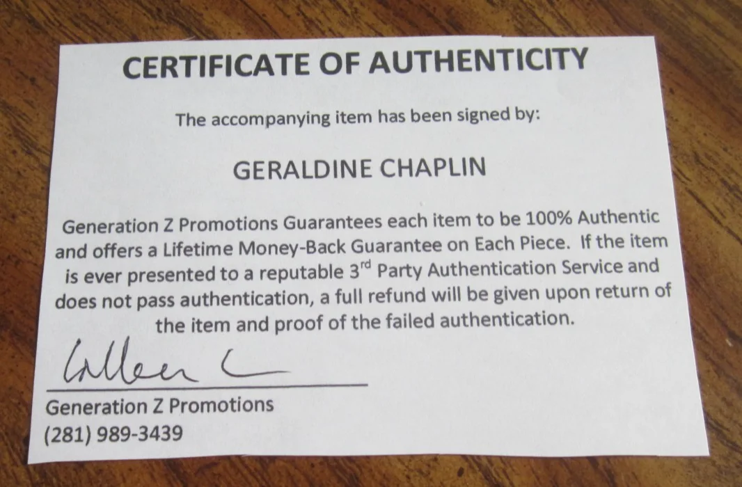 Geraldine Chaplin — Geraldine Chapman Autographed 4X5.5 Photo "Jurassic World: Fallen Kingdom " Iris, image 3