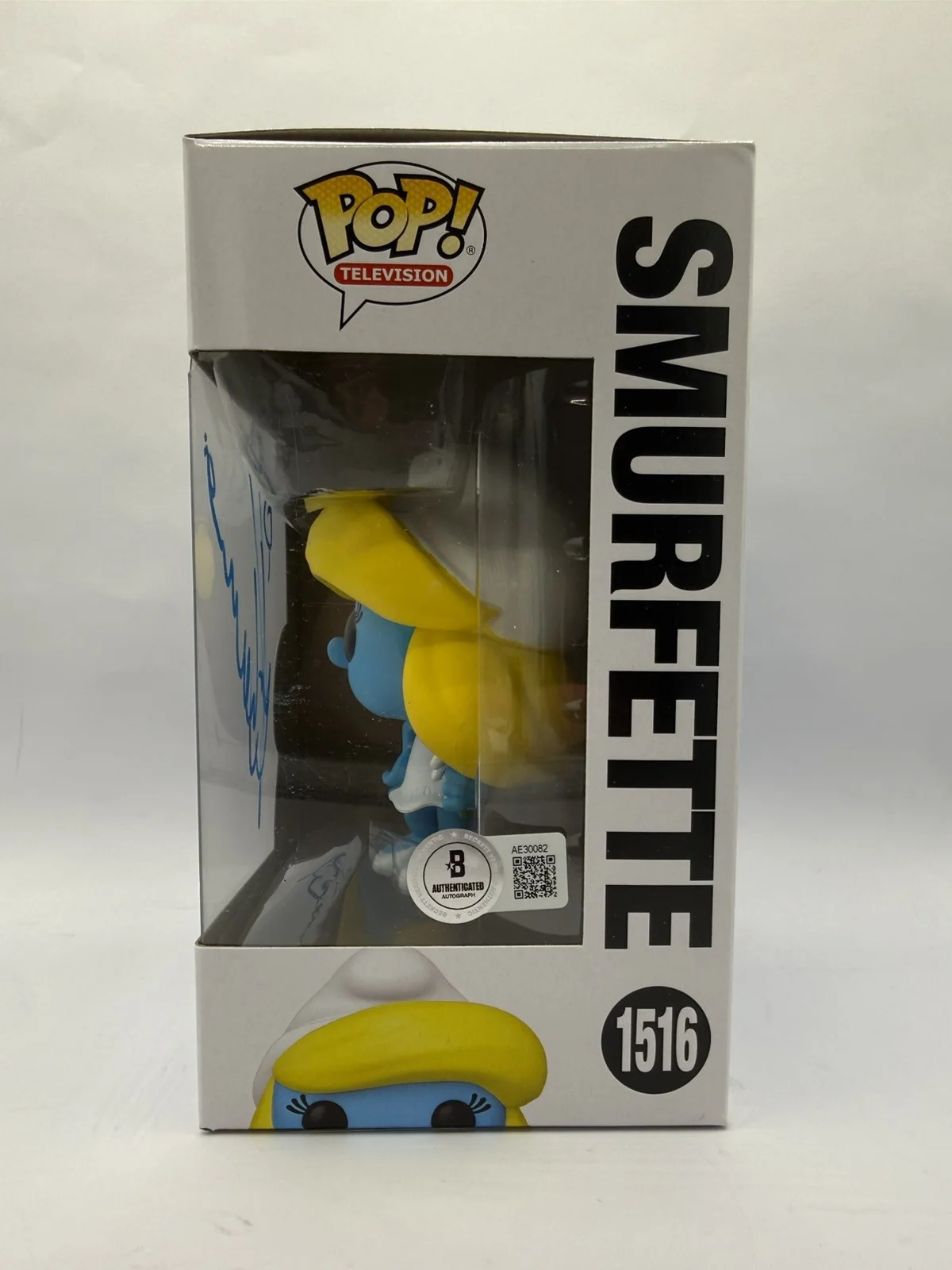 RIHANNA — RIHANNA Signed Smurfs "Smurfette" Funko Pop #1516 w/ BECKETT BAS LOA, image 4